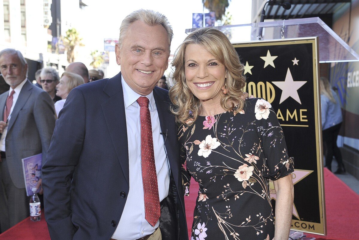 Pat Sajak mengucapkan selamat tinggal kepada 'Wheel of Fortune': 'Suatu kehormatan yang luar biasa.' Seacrest memberikan penghormatan