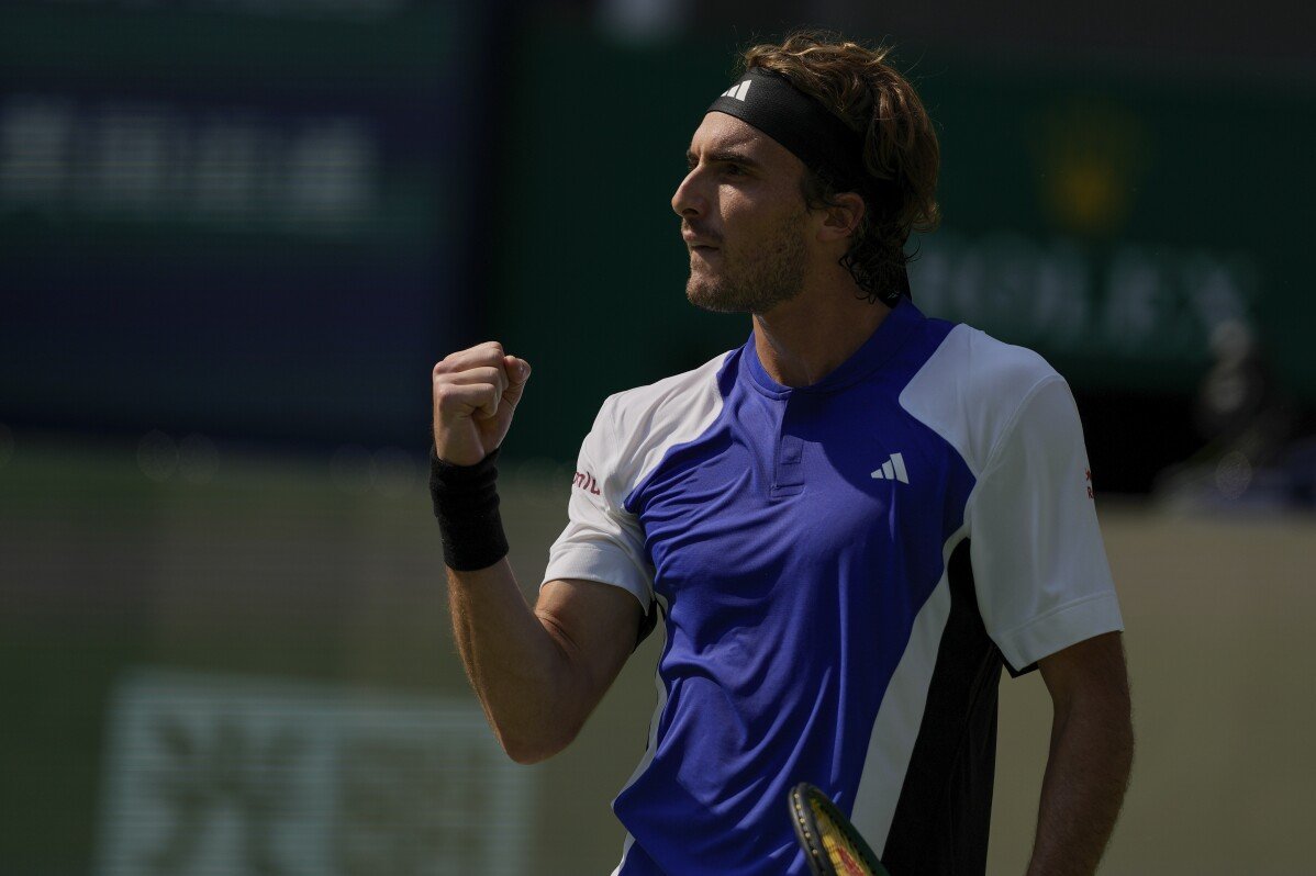 Tsitsipas menetapkan perlawanan Medvedev di Shanghai Masters